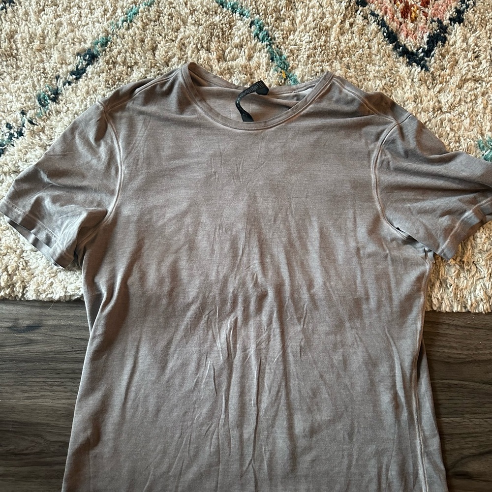 Lululemon Men's Gray T-Shirt